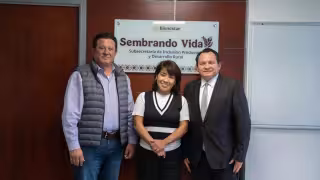 Huacho Díaz Mena se reúne con Columba López para discutir estrategias contra el gusano barrenador en Yucatán