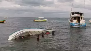 Lancha se hunde en Puerto Morelos, Quintana Roo