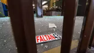 La tarde de este jueves normalistas de Ayotzinapa vandalizaron la sede de la Secretaría de Relaciones Exteriores en la Ciudad de México