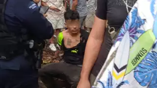 Los testigos del atraco no dudaron en auxiliar a la víctima y golpearon al delincuente.