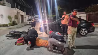Motociclista resulta lesionado tras ser impactado por automóvil en la colonia Miami