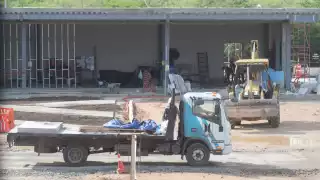 Los empleados comentaron que están trabajando al tope en horarios y confían en que quede listo para diciembre