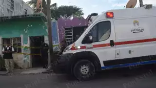 Al lugar llegaron paramédicos para darle los primeros auxilios, pero fue en vano