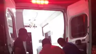 Llegó al lugar el cuerpo de paramédicos que de forma rápida le dieron atención al lesionado
