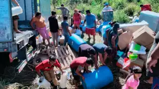 Personas se apoderaron del cargamento del tráiler