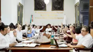 En sesión de cabildo el Regidor presentó opciones para el cumplimiento de la deuda
