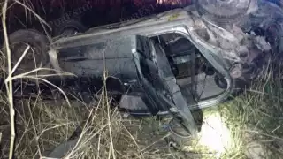 Choque por alcance en la Champotón-Campeche deja conductor policontundido