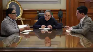 Claudia Sheinbaum revela llamada con el Papa León XIV e invita al pontífice a visitar México