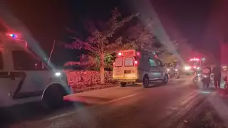 Elementos de la Policía Municipal delimitaron el área donde ocurrió el atropellamiento para evitar otro accidente