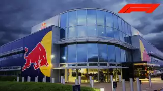 El techo de gasto le genera problemas a la escudería de Milton Keynes. Les sancionaron y dos figuras les abandonaron: Dan Fallows y Rob Marshall se fueron a Aston Martin y McLaren, respectivamente

