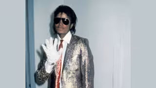 Guante de Michael Jackson usado en 1988 es vendido en más de 100 mil euros 