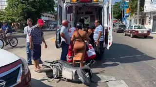 Imprudencia de taxista deja una mujer lesionada en el Carmen