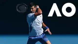 Al final del partido, el regalo de victoria para Djokovic se lo dio Nick Kyrgios al aparecer para la nota post partido. “Por cierto, nunca pensé que estaría aquí”, le dijo el "entrevistador" al jugador

