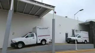 Los especialistas forenses se encargaron del levantamiento del cuerpo