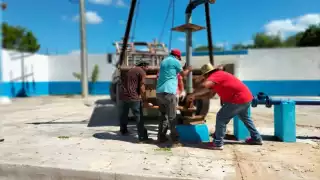 Los habitantes temen que les de un golpe de calor por la falta de agua