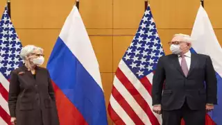 Diplomáticos estadounidenses y rusos mantuvieron negociaciones sobre crecientes tensiones en torno a Ucrania, así como las exigencias de seguridad de Moscú