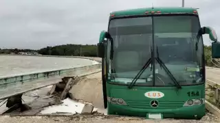 Sólo se registraron daños materiales; ningún pasajero resultó lesionado
