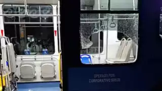 Joven rompe la ventana de un Va y Ven en Mérida;  pensó que sería víctima de un delito