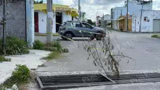 Rejilla en mal estado pone en riesgo a conductores en la colonia Centenario en Champotón