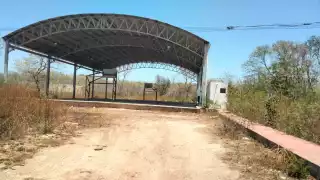 Los ladrones desmantelaron el sitio, quitaron puertas, muebles de baños, lámparas e instalaciones eléctricas.