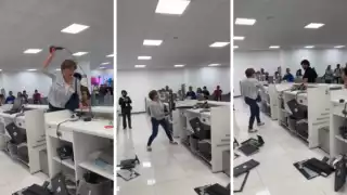 La mujer fue grabada por personal de la aerolínea