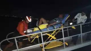 Trasladan de Isla Mujeres a Cancún a dos personas que necesitan atención médica