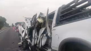 Dos personas fueron trasladadas a un hospital tras el accidente