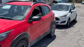 Choque entre dos vehículos frente a Plaza Fun Center deja únicamente daños materiales