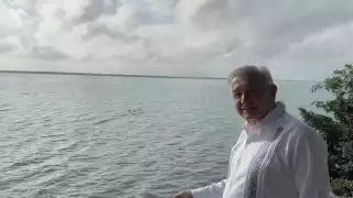 Andrés Manuel López Obrador compartió este sábado un video desde la Laguna de los Siete Colores en Bacalar, Quintana Roo