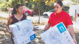 Los donativos fueron un pintarrón, dos botes grandes para basura, cuatro sillas para oficina, cuatro ventiladores y además material didáctico.