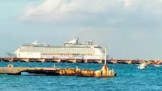 Algunos trasatlánticos permanecerán hasta que se oculte el Sol.