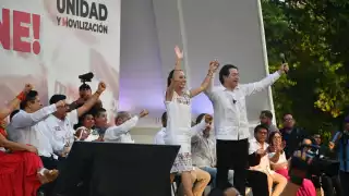 Cerca de las 17:00 horas, Claudia Sheinbaum Pardo fue recibida entre aplausos y banderas