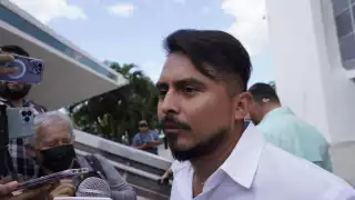 La ley le permite continuar con su trabajo en el Congreso Local