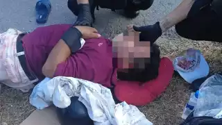 De pronto cayó del vehículo de dos ruedas mientras manejaba