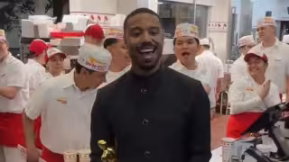 Michael B. Jordan festejó su Oscar comiendo una hamburguesa