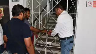 Actuarios recorrieron los edificios universitarios para el retiro de las banderas rojinegras