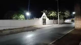 La mujer fue rescatada tras una llamada al velador del lugar