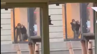 Un hombre armado tomo a personas como rehenes en una tienda de Apple, en Ámsterdam, por lo que las autoridades desplegaron un operativo para evitar decesos de las víctimas que se encontraban en el interior del lugar