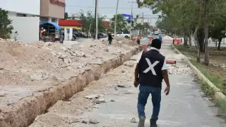 También en la calle hay un pozo de absorción a medias y todos los días brotan aguas negras
