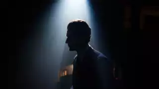 El elegido es británico, tiene 43 años y logró desbancar a figuras de Hollywood