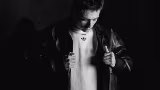 Peso Pluma niega foto a fan y usuarios reaccionan en redes sociales