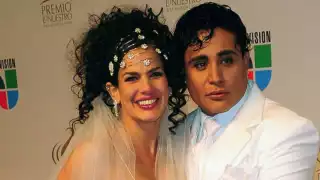 Hace unos meses se casó con su pareja, hoy está intubado. Foto: Especial