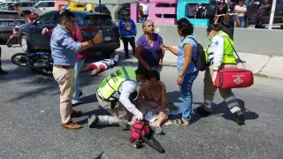 La mujer fue trasladada al hospital luego de presentar diversas heridas tras el accidente