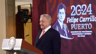 Andrés Manuel López Obrador, señaló este miércoles que el gobierno de México envió más de 20 toneladas de ayuda a Chile, por los incendios forestales que enfrenta