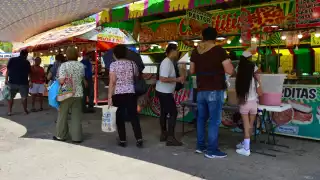 Las áreas de ropa, zapatos y trastes siempre son las más concurridas