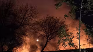 Decenas de vecinos asustados por quema de tiradero a cielo abierto en colonia Bicentenario