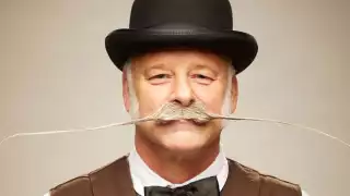El hombre lleva cuidando su mostacho más de 30 años