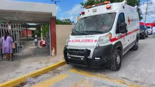 Menor sufre caída dentro de escuela en la colonia Minas, Campeche; moviliza a paramédicos