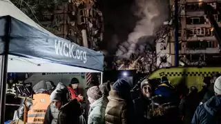 Un edificio en Dnipró fue reducido a escombros tras un ataque en Ucrania