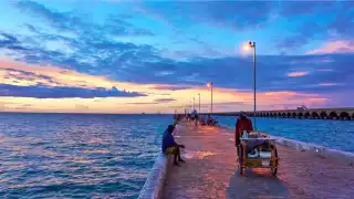 En días festivos y no festivos el puerto es abarrotado por visitantes que buscan pasar un rato agradable